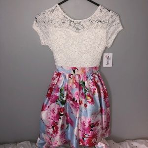 Girls Dress//NWT!!